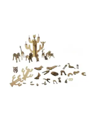 Close-up of wooden animal pieces from Green Robot Tech’s forest animal DIY kit, designed for creative assembly and STEAM learning
